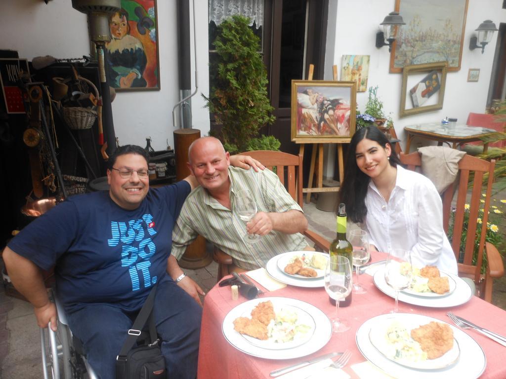 Fónagy és Walter Vendég- és Borház Acomodação com café da manhã Vác Exterior foto