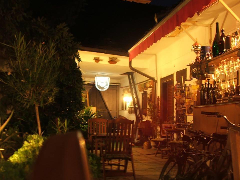 Fónagy és Walter Vendég- és Borház Acomodação com café da manhã Vác Exterior foto