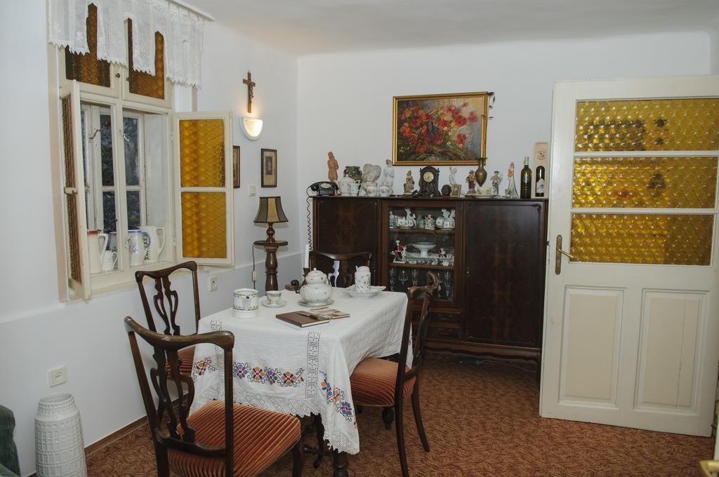 Fónagy és Walter Vendég- és Borház Acomodação com café da manhã Vác Exterior foto